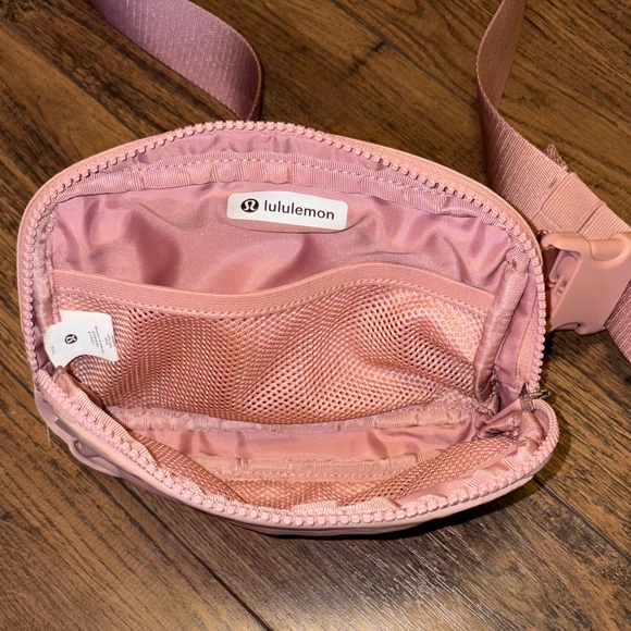Lululemon Rose Pink Everywhere Belt Bag 1L - Picture 2 of 5